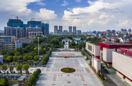  Lei Feng Statue Square. Photographed by Zhou Canli