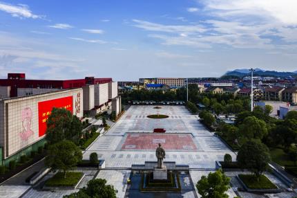  Lei Feng Statue Square. Photographed by Zhou Canli