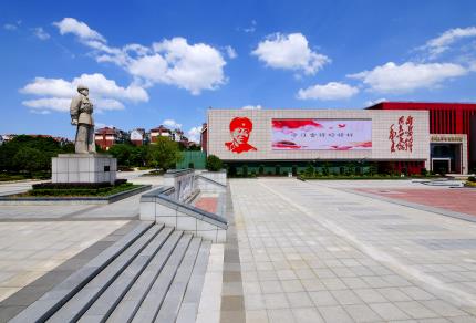  Part of Lei Feng Statue Square. Weibo photography