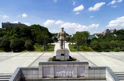  Lei Feng Statue Stage. Weibo photography