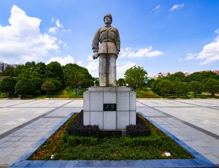  The statue of Lei Feng. Weibo photography