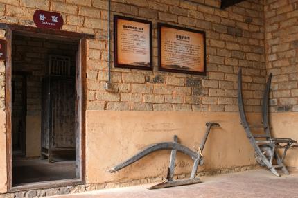  On the left side of the hall of Lei Feng's former residence. Photographed by Xiao Yi